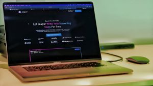 Jasper AI vs ChatGPT – Which AI Writing Tool is Best for You?